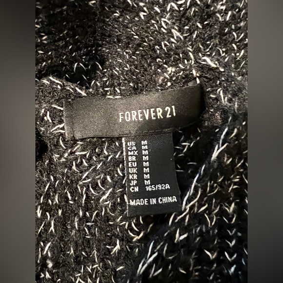 Forever 21 Black and White chunky knit sweater. Criss cross Straps on back - Picture 3 of 5